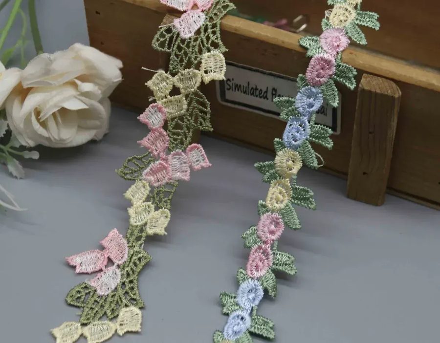 Lace applique photo 2