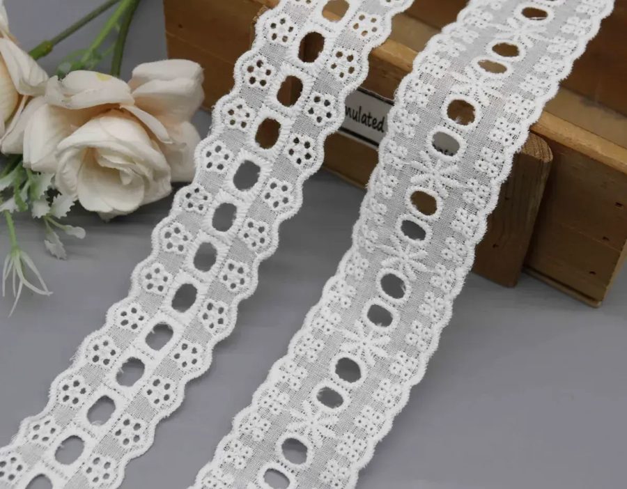 Broderie anglaise photo 3