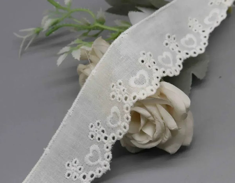 Broderie anglaise photo 6