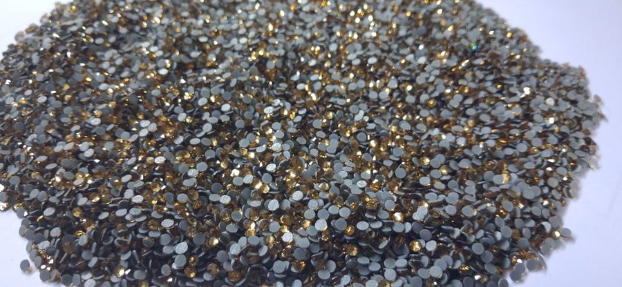 M/C hotfix rhinestones - Light Topaz SS6
