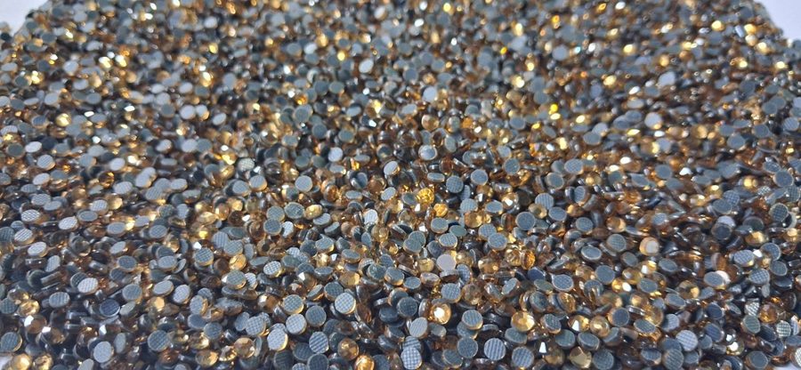 M/C hotfix rhinestones - Topaz SS8