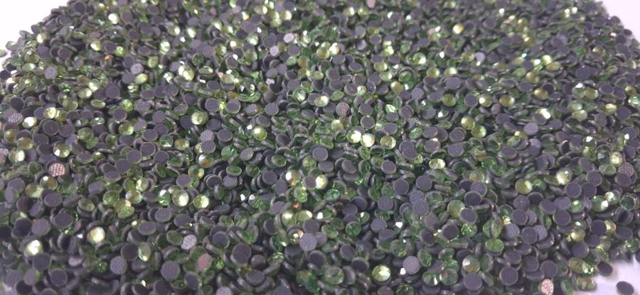 M/C hotfix rhinestones - Peridot SS10