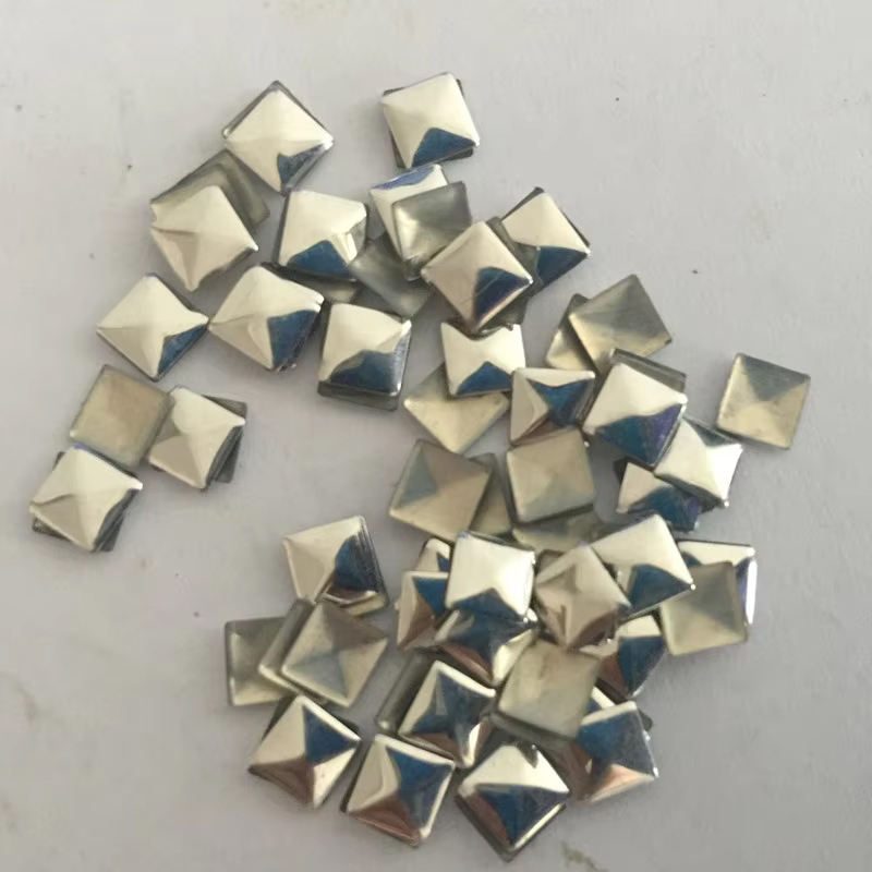 Hotfix nailhead studs - square