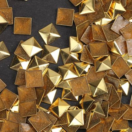 Hotfix nailhead studs - pyramid