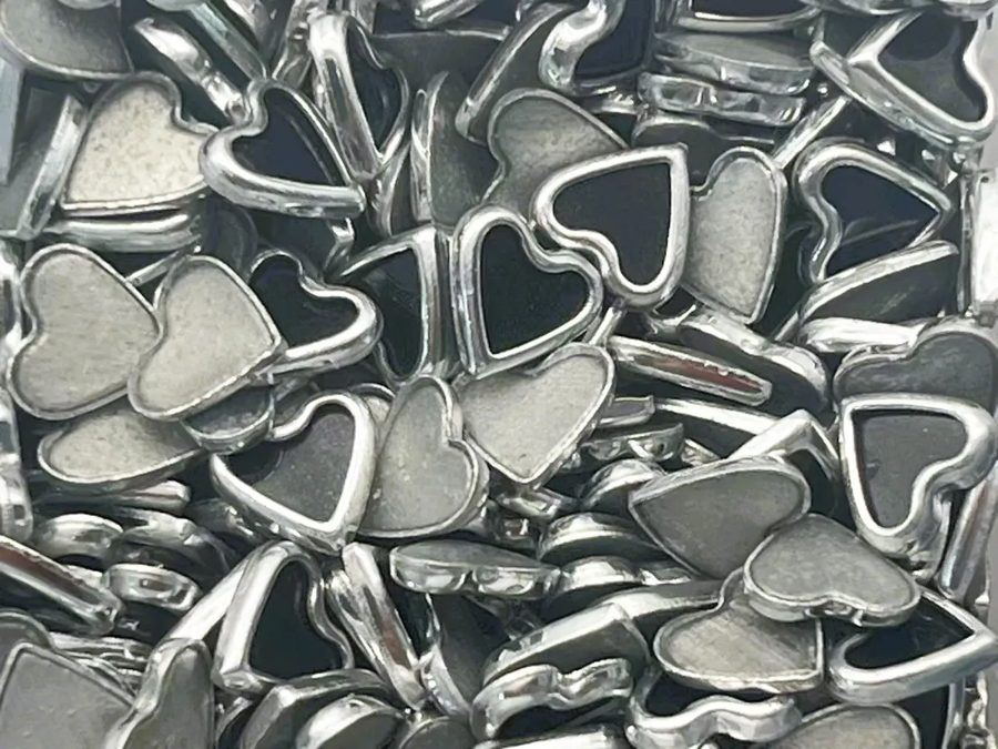 Hotfix nailhead studs - heart