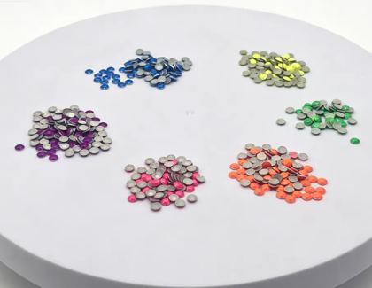 Hotfix dome studs 4 mm