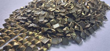 Hotfix zinc alloy convex studs - pyramid square - Gold 5 mm