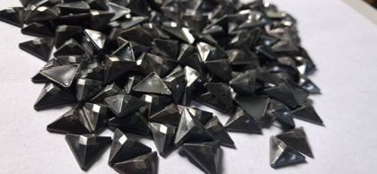 Hotfix zinc alloy convex studs - triangle - Antique Silver 12 mm