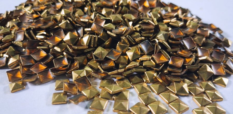 Hotfix copper convex studs - pyramid square - Gold 5 mm