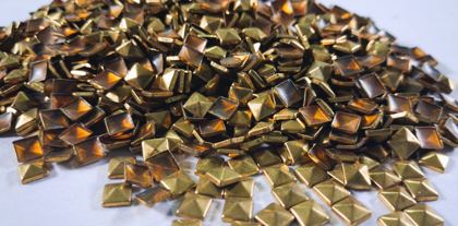 Hotfix copper convex studs - pyramid square - Gold 5 mm
