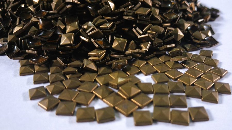 Hotfix copper convex studs - pyramid square - Antique Gold 5 mm