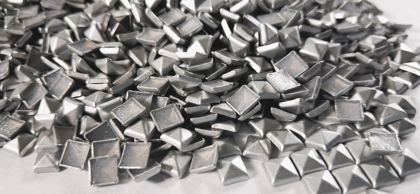 Hotfix copper convex studs - pyramid square - Silver 5 mm