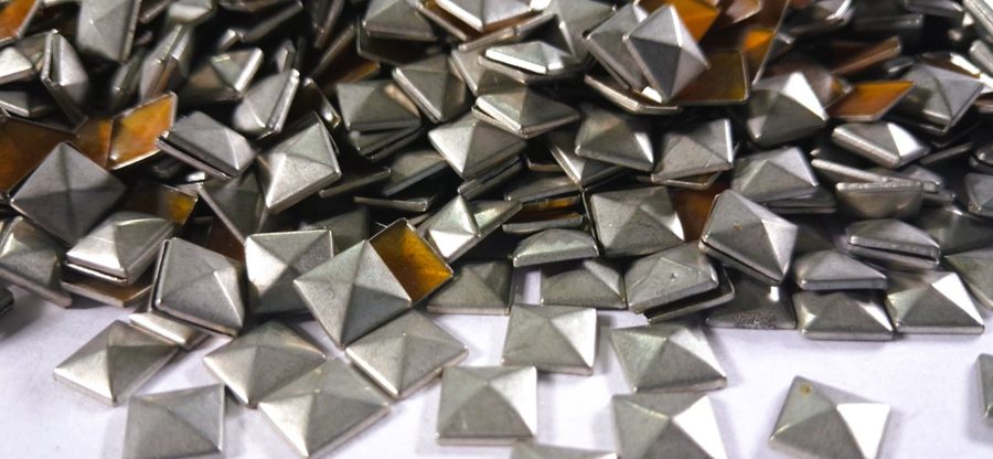 Hotfix copper convex studs - pyramid square - Matte Silver 7 mm