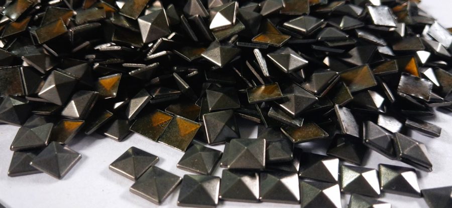 Hotfix copper convex studs - pyramid square - Antique Silver 7 mm