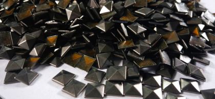 Hotfix copper convex studs - pyramid square - Antique Silver 7 mm
