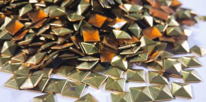 Hotfix copper convex studs - pyramid square - Gold 7 mm