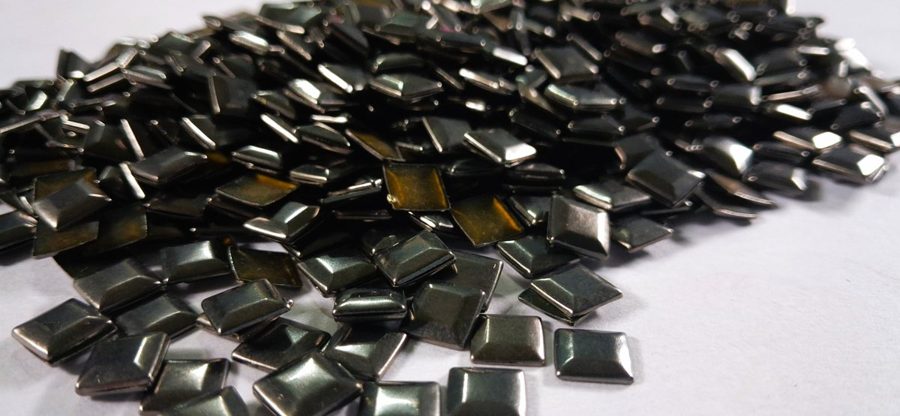 Hotfix copper convex studs - pyramid square - Hematite 7 mm