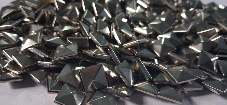Hotfix copper convex studs - pyramid square - Silver 8 mm