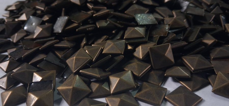 Hotfix copper convex studs - pyramid square - Antique Gold 10 mm